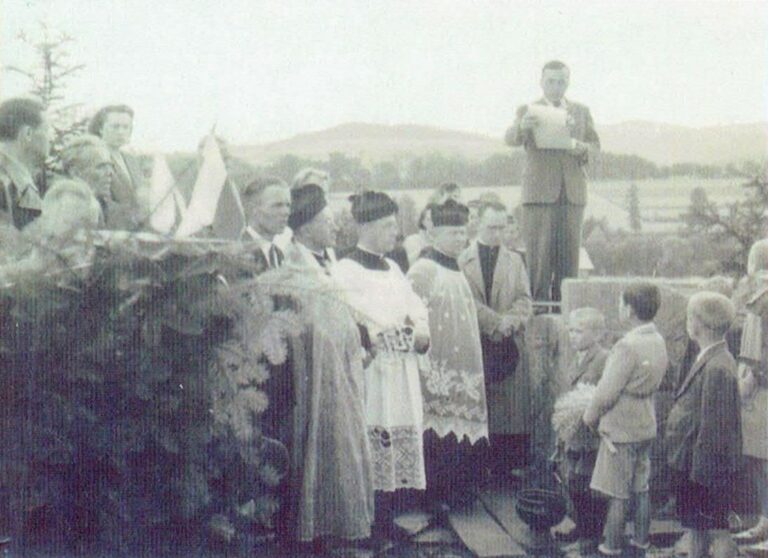 Rok 1948: Odczytanie aktu erekcyjnego pod budowę Ośrodka Zdrowia